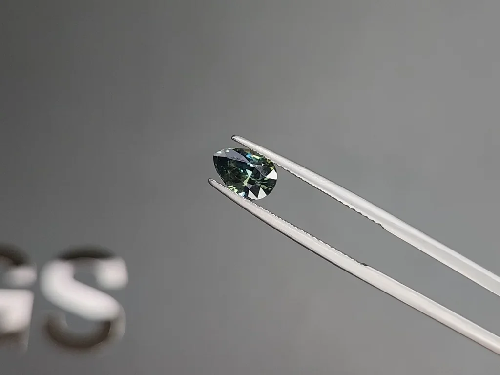 Bi-color sapphire in pear cut 1.58 carats, Madagascar Image №3