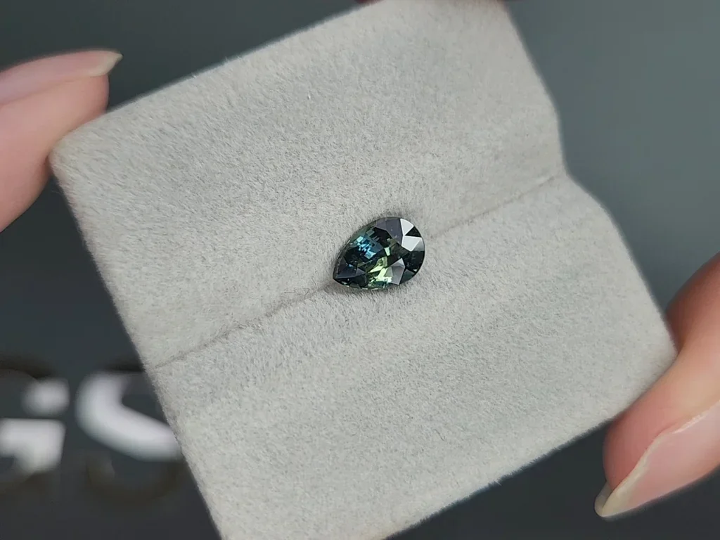 Bi-color sapphire in pear cut 1.58 carats, Madagascar Image №4
