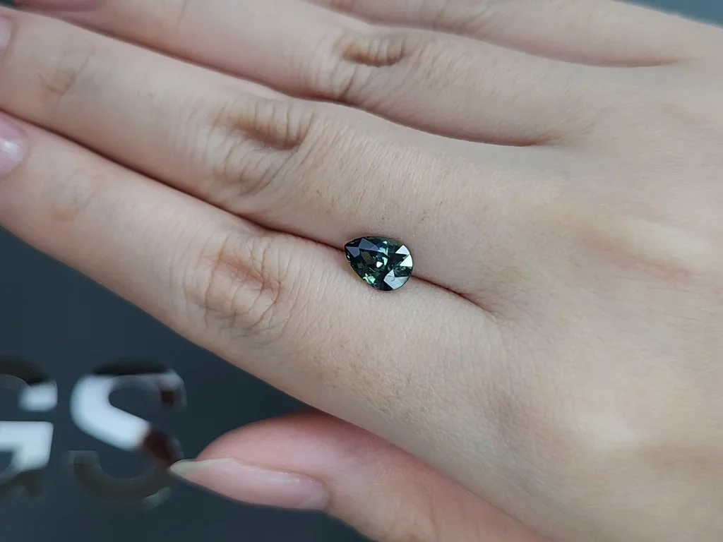Bi-color sapphire in pear cut 1.58 carats, Madagascar Image №2