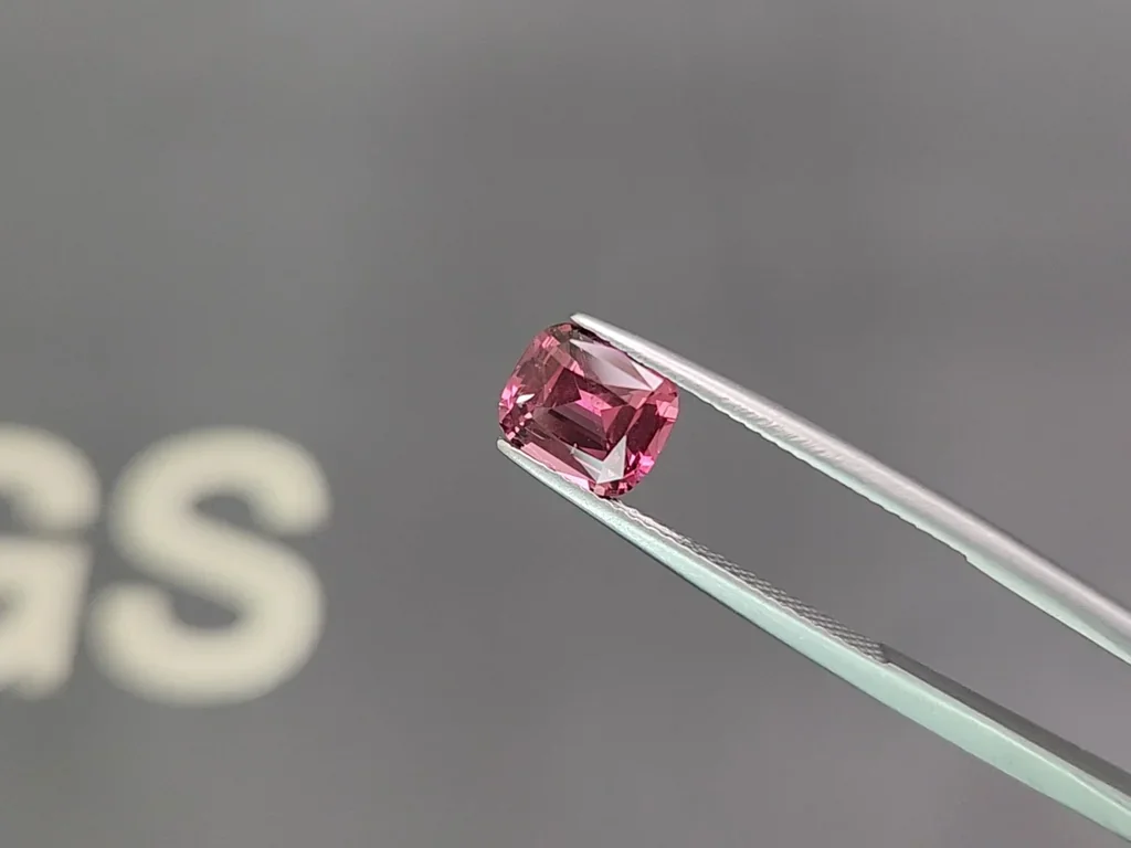 Rhodolite garnet cushion cut 2.28 carats, Tanzania Image №3