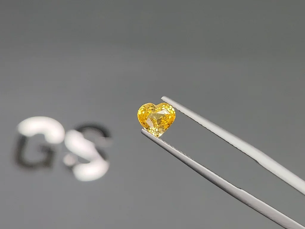 Unheated sapphire yellow heart shape 1.52 carats, Sri Lanka Image №3