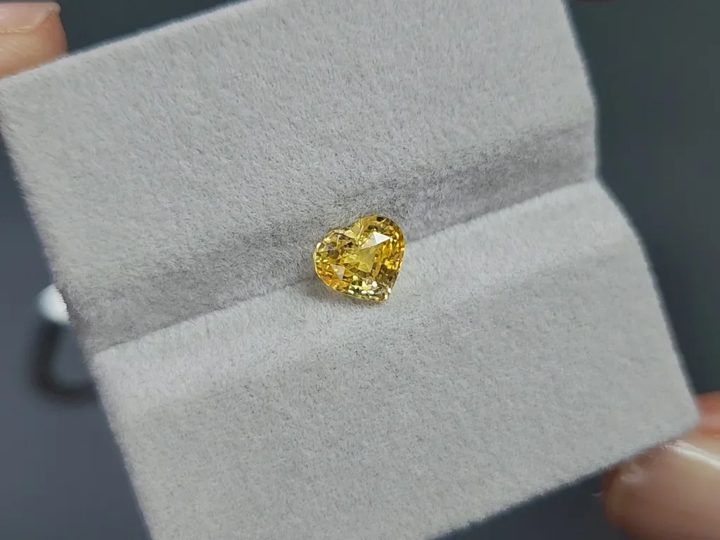 Unheated sapphire yellow heart shape 1.52 carats, Sri Lanka Image №4