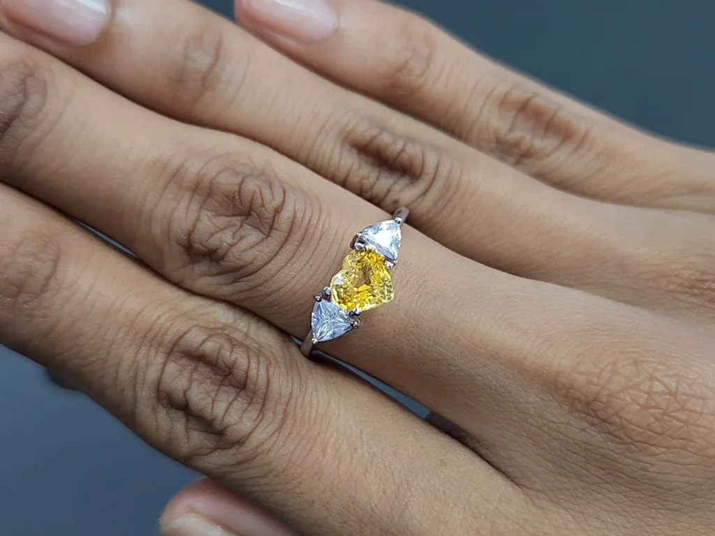 Unheated sapphire yellow heart shape 1.52 carats, Sri Lanka Image №5