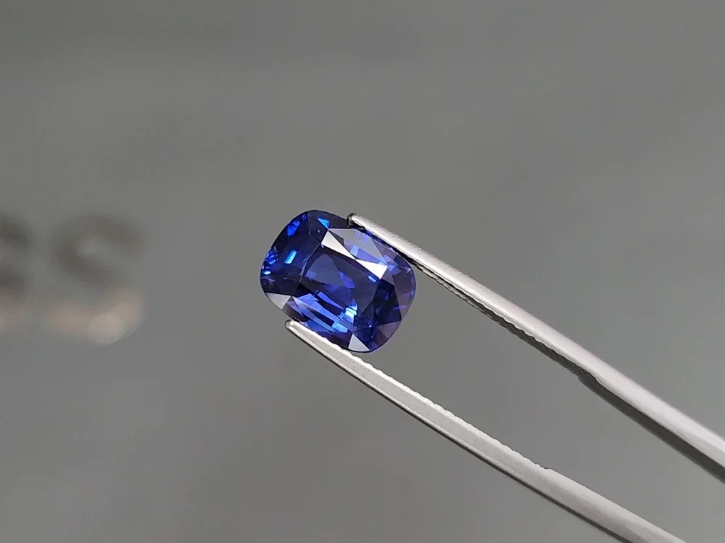 Sapphire Royal Blue cushion cut 5.10 carats, Sri Lanka  Image №3
