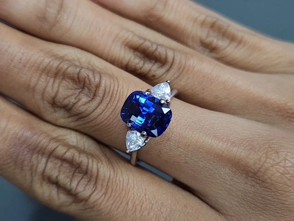 Sapphire Royal Blue cushion cut 5.10 carats, Sri Lanka  Image №5