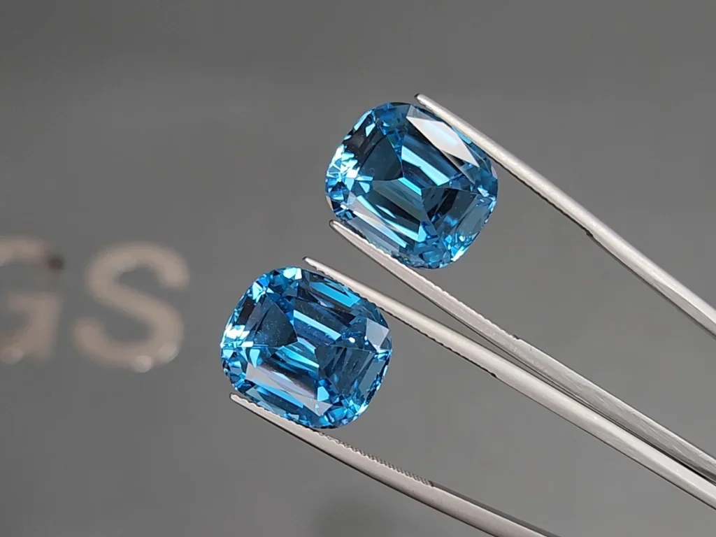 Pair of topaz Swiss Blue cushion cut 30.72 carats, Brazil Image №3