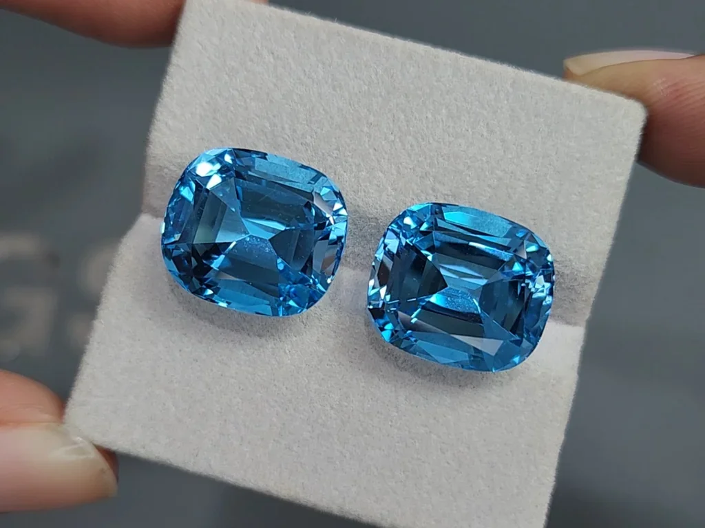 Pair of topaz Swiss Blue cushion cut 30.72 carats, Brazil Image №4