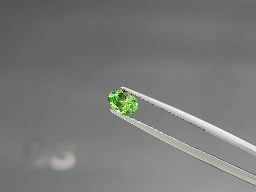 Tsavorite garnet oval cut 0.82 carats, Madagascar Image №3