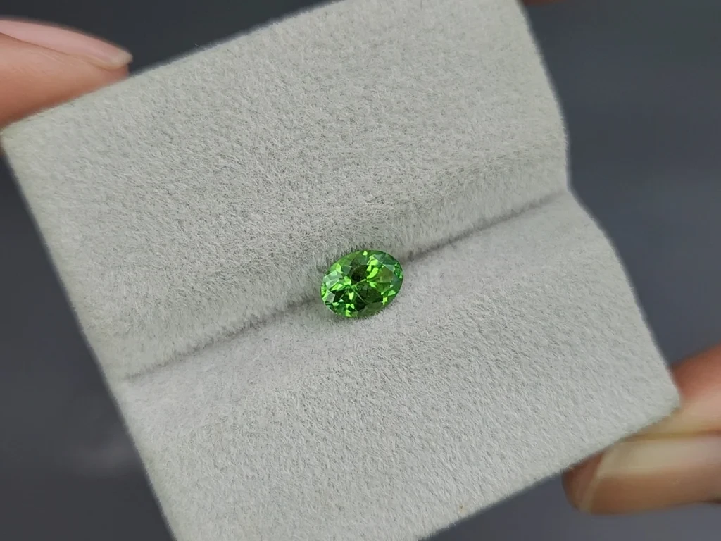Tsavorite garnet oval cut 0.82 carats, Madagascar Image №4