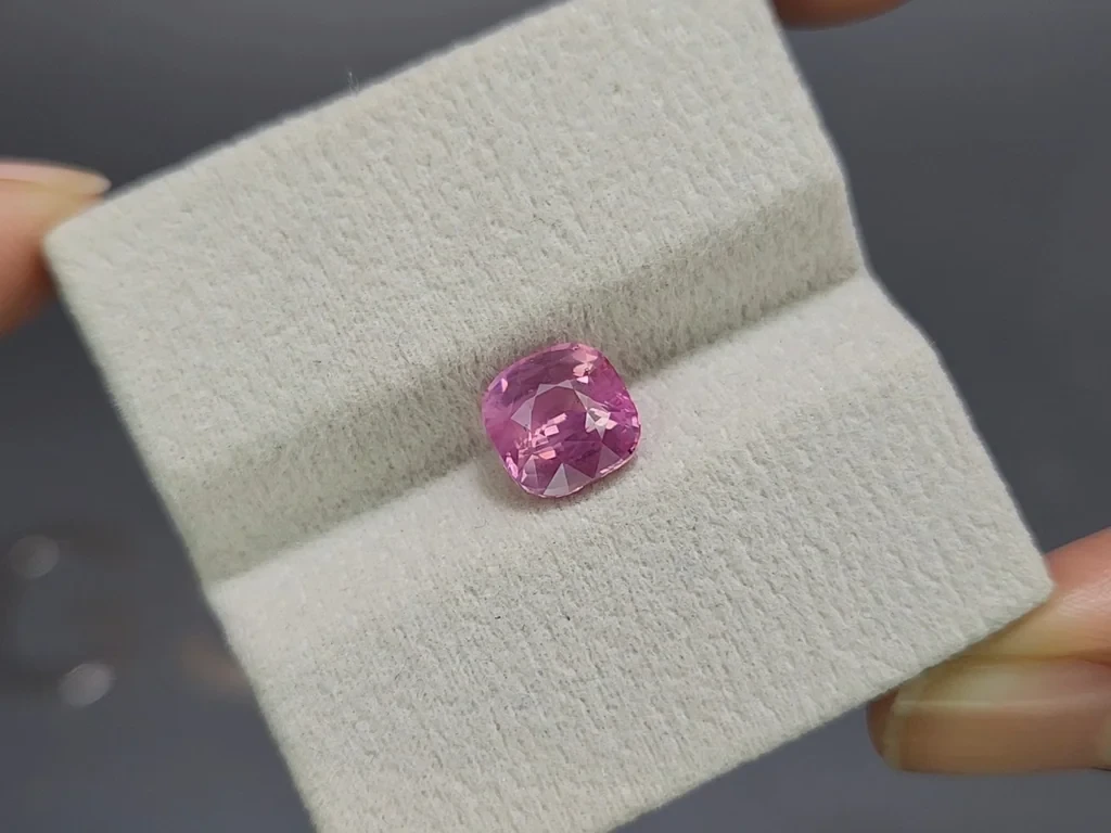 Unheated pink sapphire cushion cut 3.10 carats, Sri Lanka Image №4