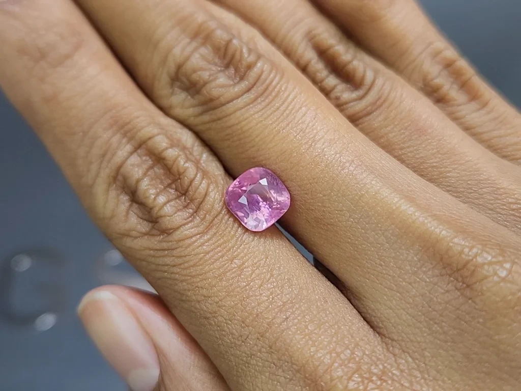 Unheated pink sapphire cushion cut 3.10 carats, Sri Lanka Image №2