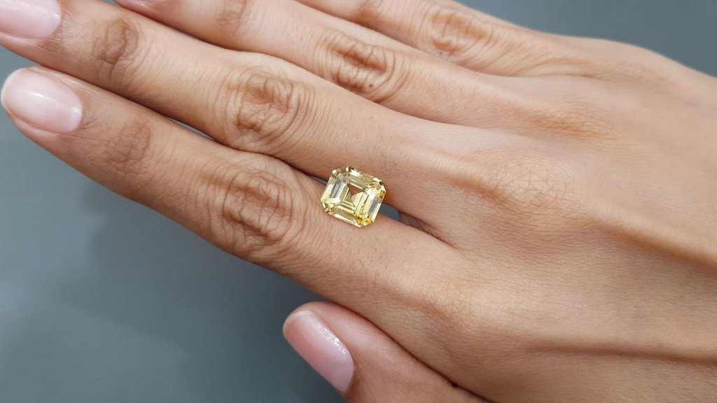 Golden color unheated sapphire in asscher cut 4.57 ct, Sri Lanka Image №2
