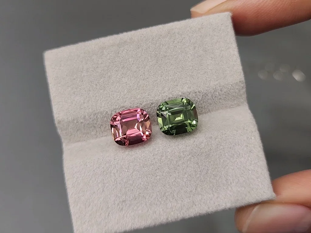 Contrasting pair of pink and green cushion-cut tourmaline 5.92 carats, Nigeria  Image №4