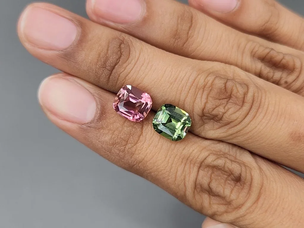 Contrasting pair of pink and green cushion-cut tourmaline 5.92 carats, Nigeria  Image №2