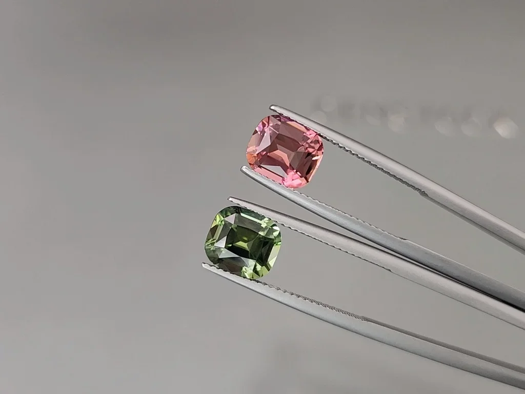 Contrasting pair of pink and green cushion-cut tourmaline 5.92 carats, Nigeria  Image №3