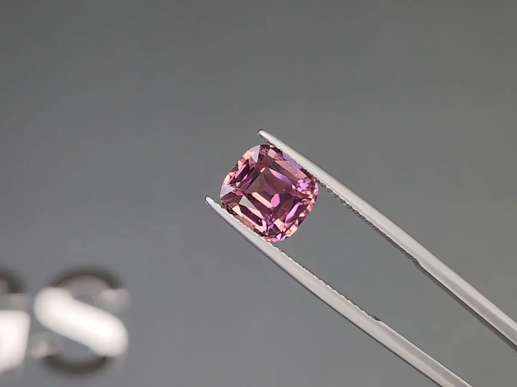 Cushion-cut pink tourmaline 3.10 carats, Africa Image №3
