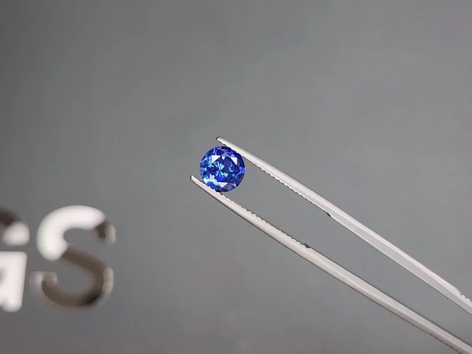 Intense Cornflower blue sapphire in round cut 1.59 carats, Sri Lanka  Image №3
