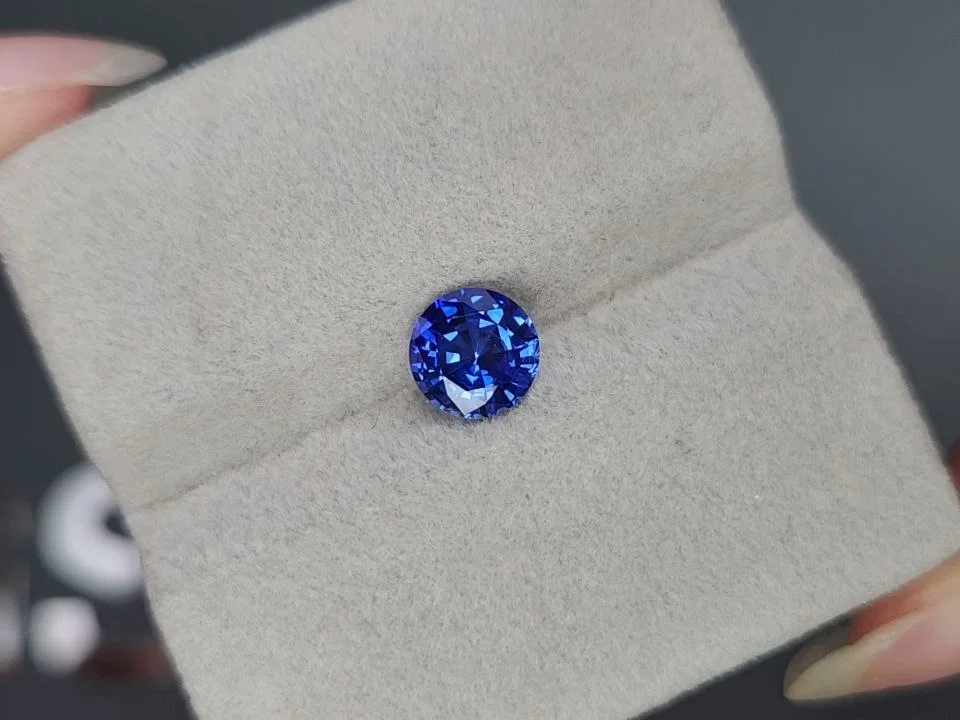 Intense Cornflower blue sapphire in round cut 1.59 carats, Sri Lanka  Image №4