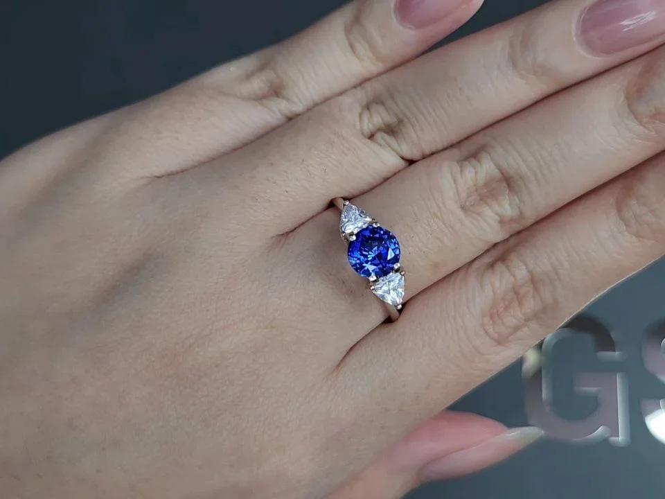 Intense Cornflower blue sapphire in round cut 1.59 carats, Sri Lanka  Image №5
