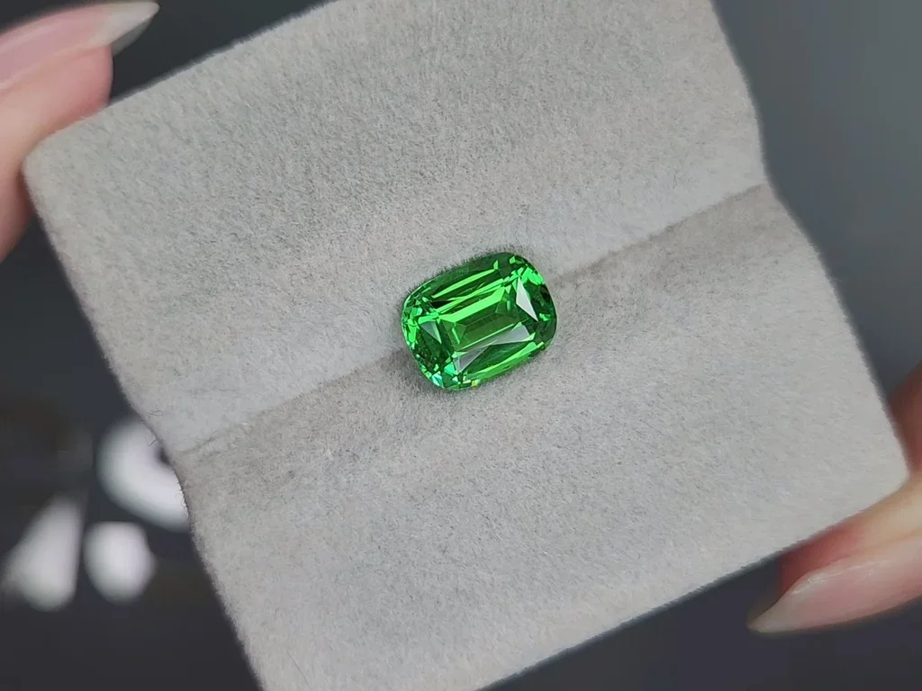 Neon Green tsavorite garnet in cushion cut 2.39 carats, Tanzania Image №4