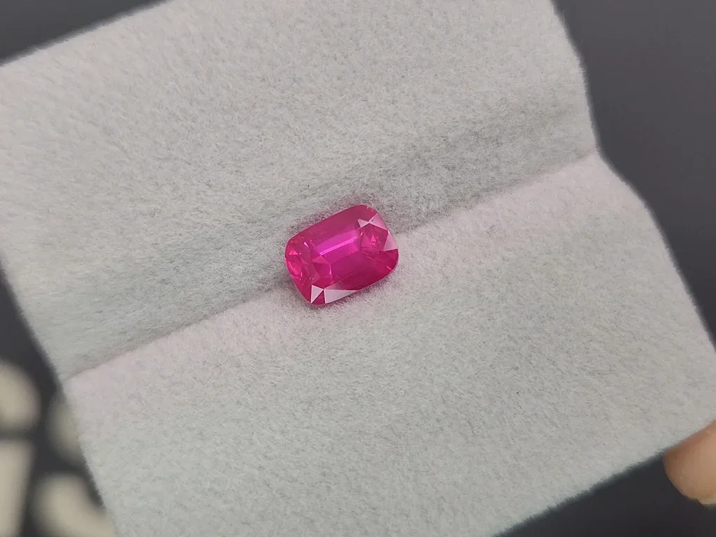 Spinel Mahenge Vivid pink cushion cut 1.53 carats, Tanzania Image №4