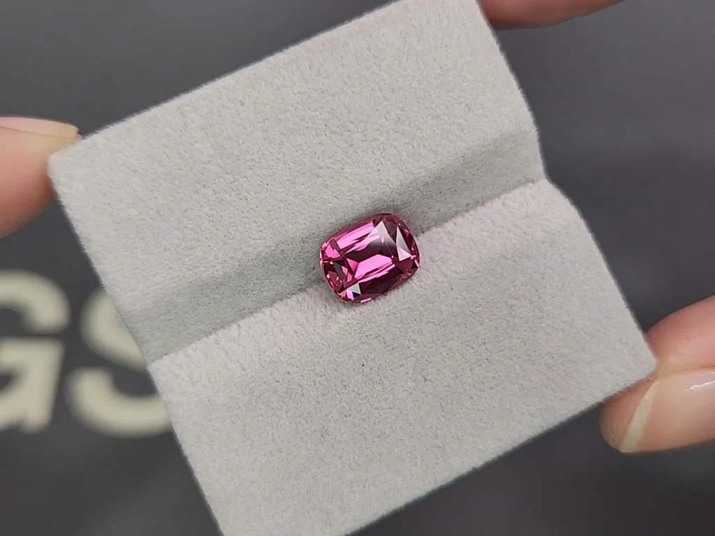 Rhodolite garnet cushion cut 2.43 carats, Tanzania Image №4