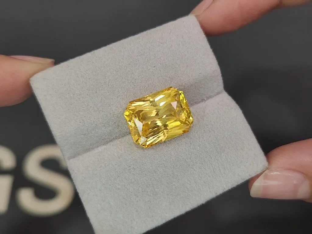 Unheated large Golden Yellow sapphire in radiant cut 13.12 carats, Sri Lanka Image №4