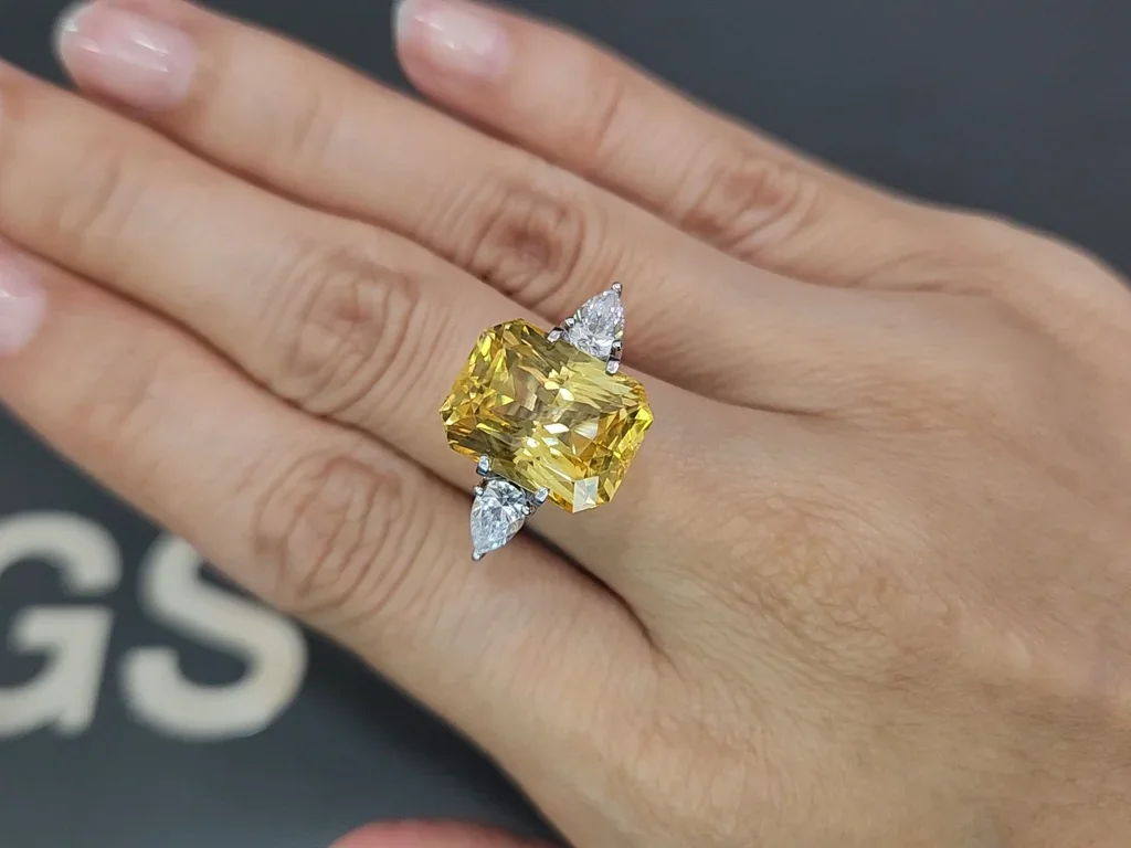 Unheated large Golden Yellow sapphire in radiant cut 13.12 carats, Sri Lanka Image №5