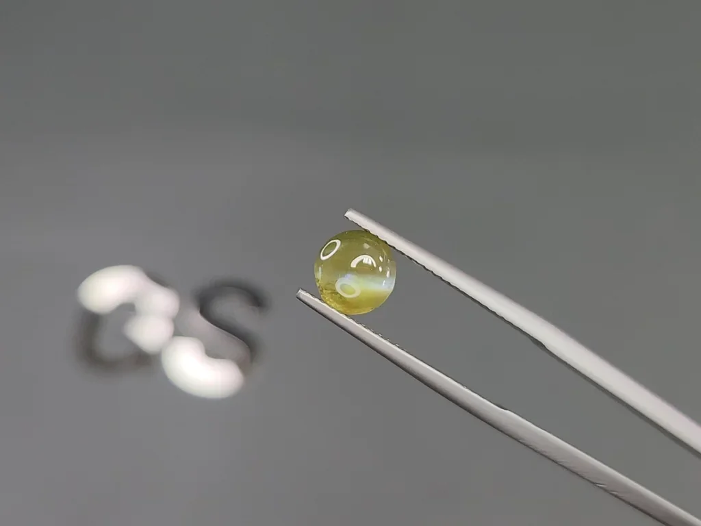 Chrysoberyl Cat Eye cabochon cut 1.68 carats, Sri Lanka Image №4