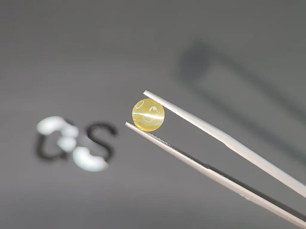 Chrysoberyl Cat Eye cabochon cut 1.68 carats, Sri Lanka Image №5