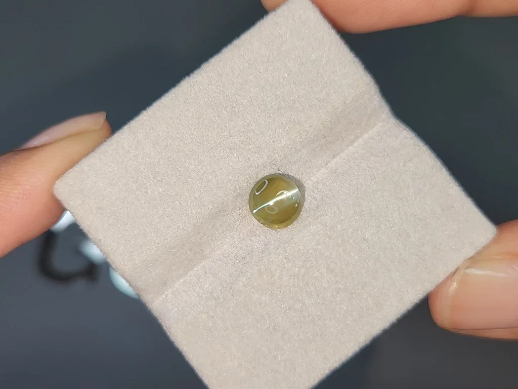 Chrysoberyl Cat Eye cabochon cut 1.68 carats, Sri Lanka Image №7