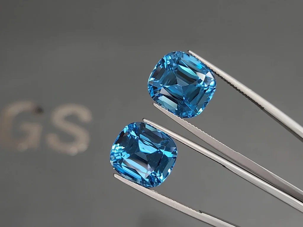 Pair of topaz Swiss Blue cushion cut 26.44 carats, Brazil Image №3