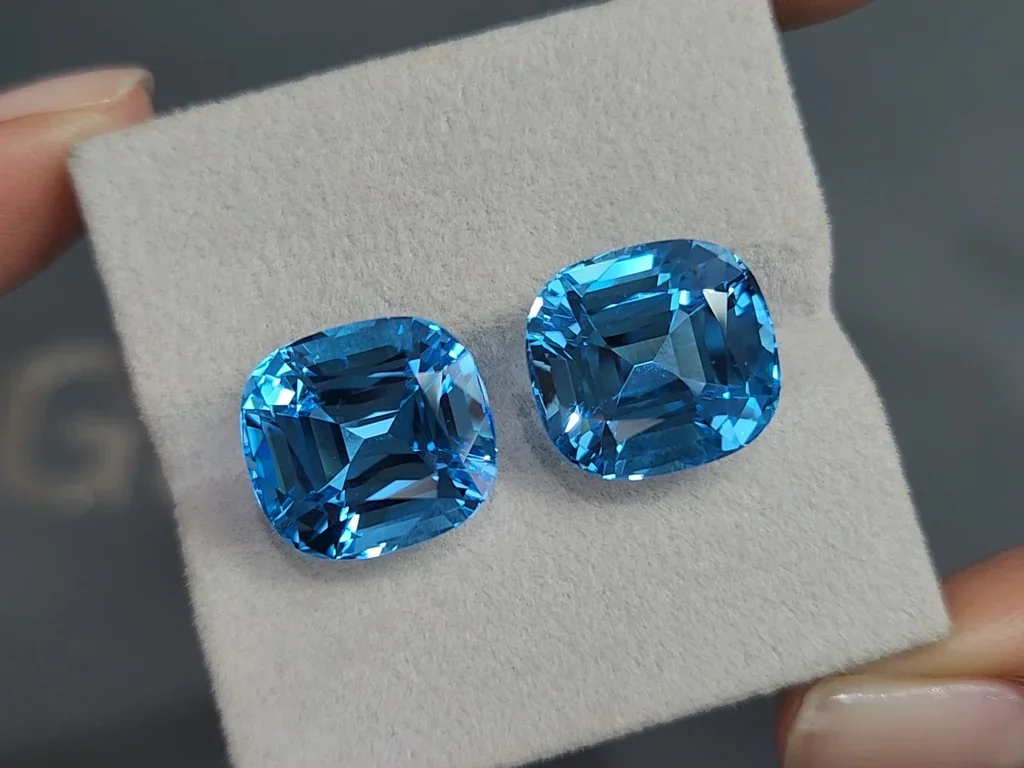 Pair of topaz Swiss Blue cushion cut 26.44 carats, Brazil Image №4