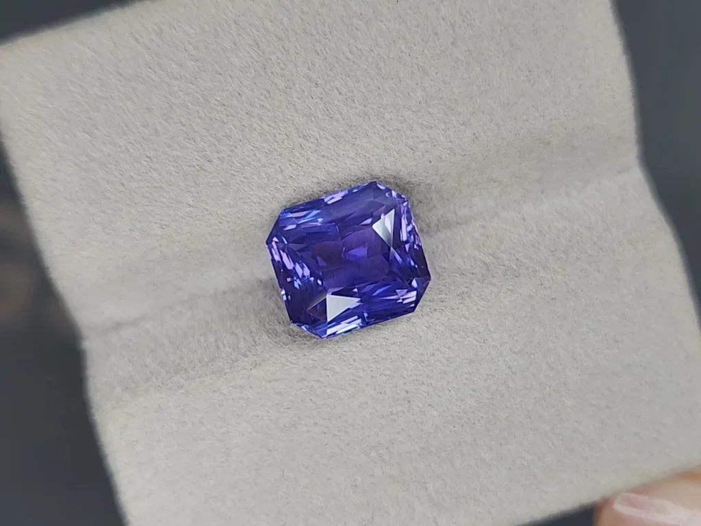 Unheated purple sapphire radiant cut 5.49 carats, Sri Lanka Image №4