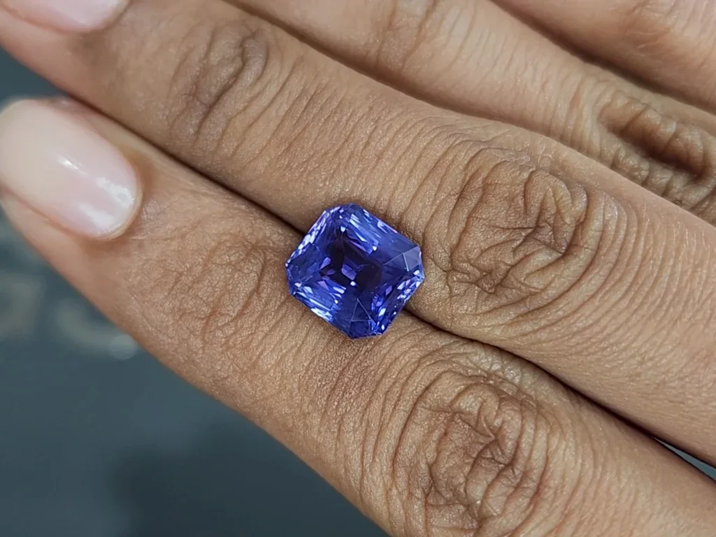 Unheated purple sapphire radiant cut 5.49 carats, Sri Lanka Image №2