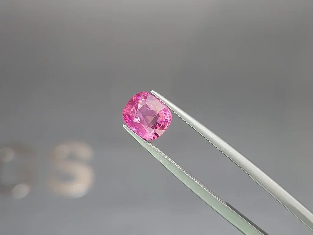 Unheated pink sapphire cushion cut 2.65 carats, Sri Lanka Image №3