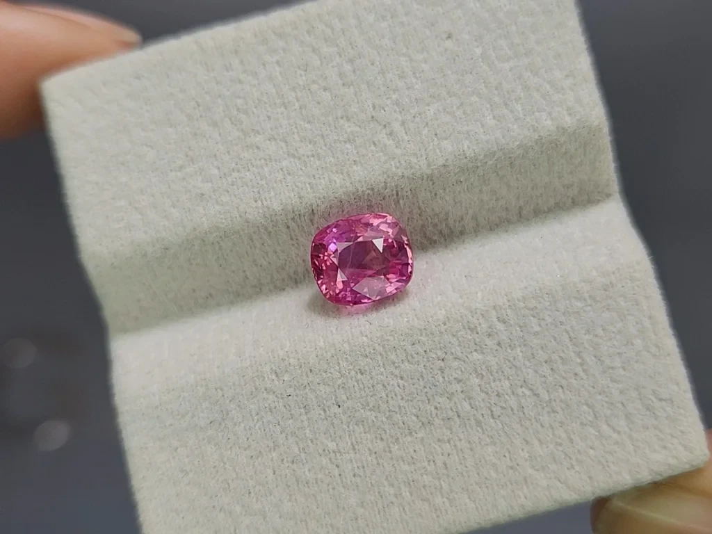 Unheated pink sapphire cushion cut 2.65 carats, Sri Lanka Image №4