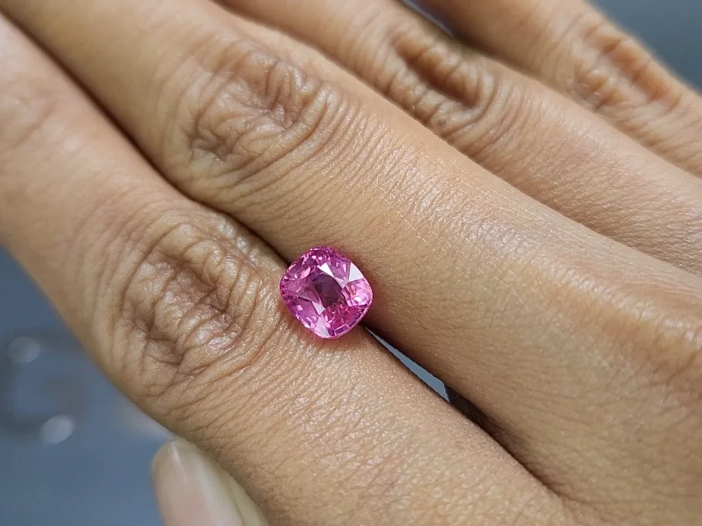 Unheated pink sapphire cushion cut 2.65 carats, Sri Lanka Image №2