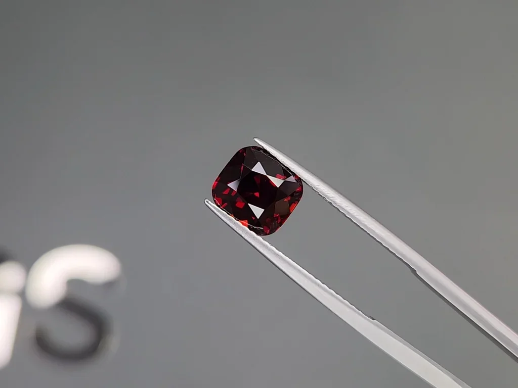 Cushion cut red zircon 3.75 carats, Tanzania Image №3