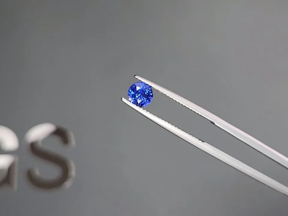 Intense Cornflower blue sapphire in round cut 1.21 carats, Sri Lanka  Image №3