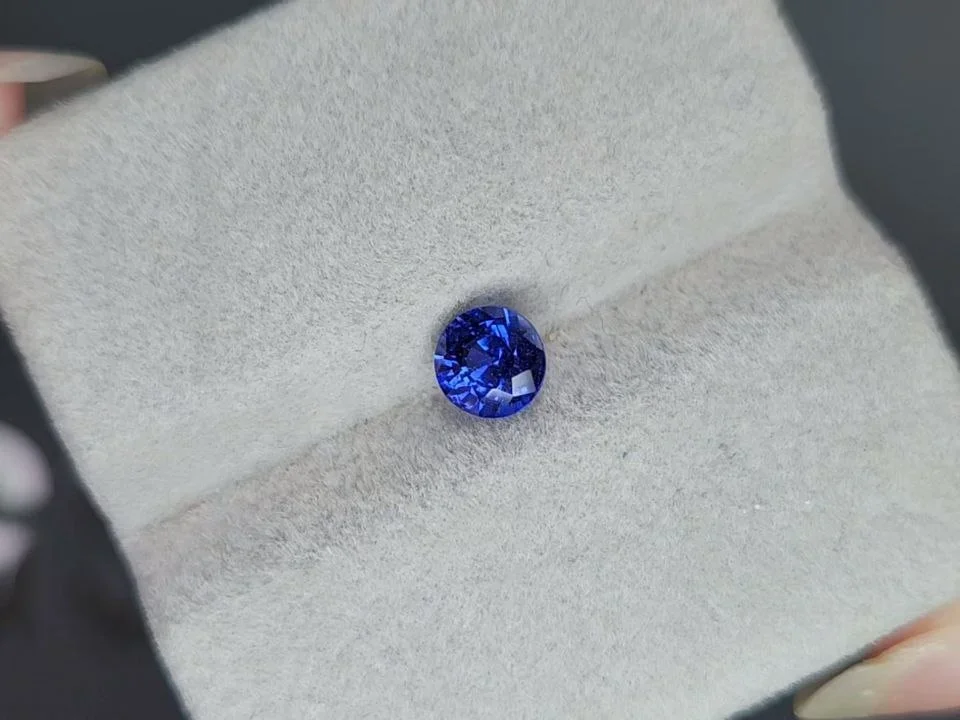 Intense Cornflower blue sapphire in round cut 1.21 carats, Sri Lanka  Image №4
