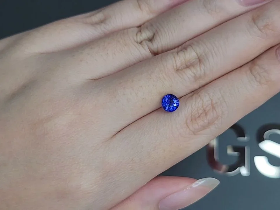 Intense Cornflower blue sapphire in round cut 1.21 carats, Sri Lanka  Image №2