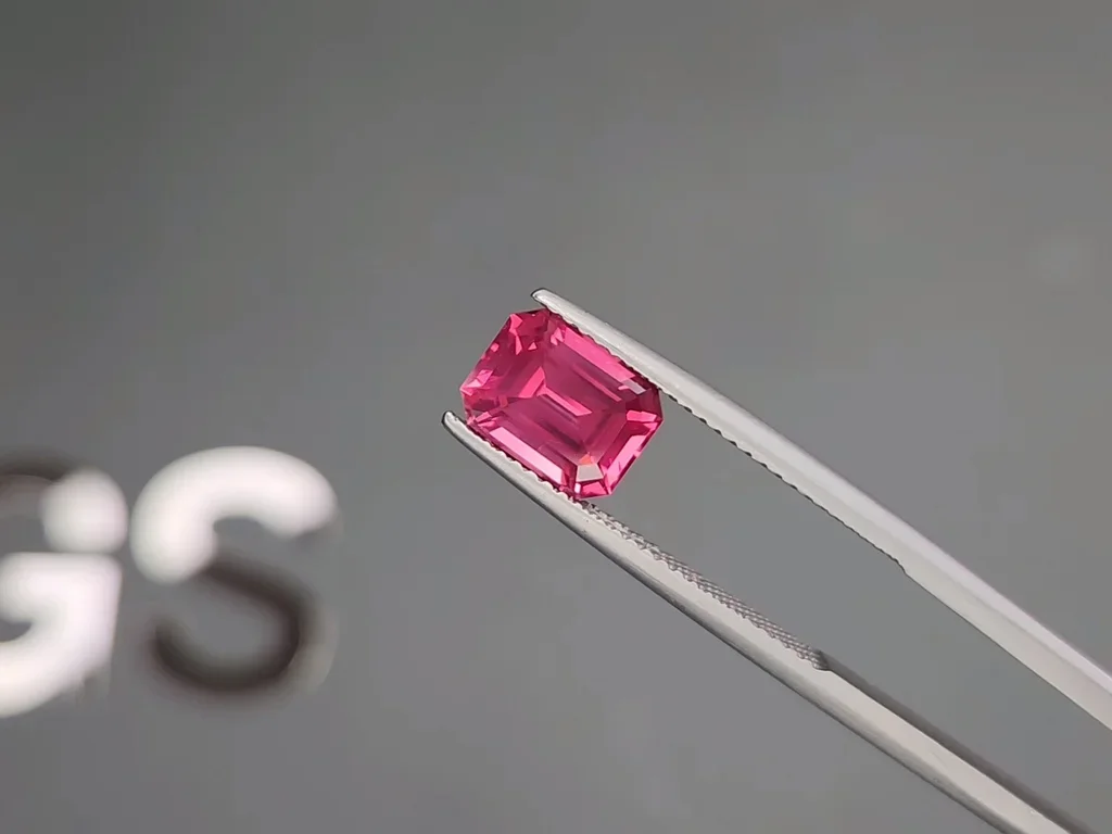 Vivid pink Mahenge Spinel in octagon cut 2.63 carats, Tanzania  Image №3