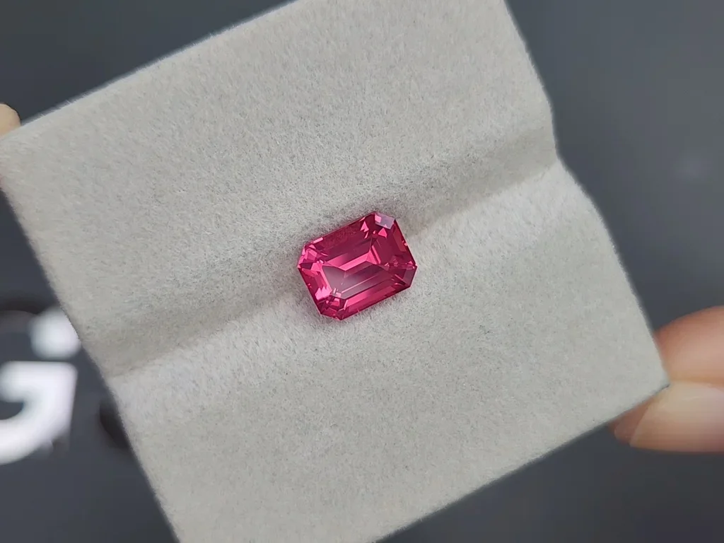 Vivid pink Mahenge Spinel in octagon cut 2.63 carats, Tanzania  Image №4