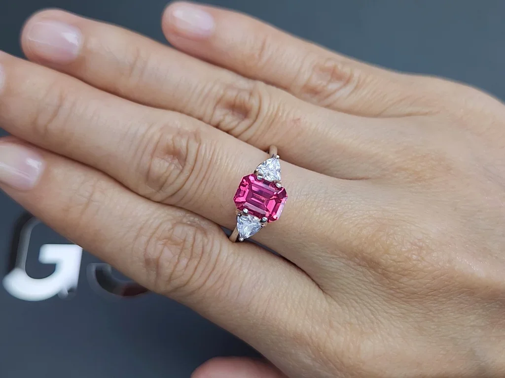 Vivid pink Mahenge Spinel in octagon cut 2.63 carats, Tanzania  Image №5