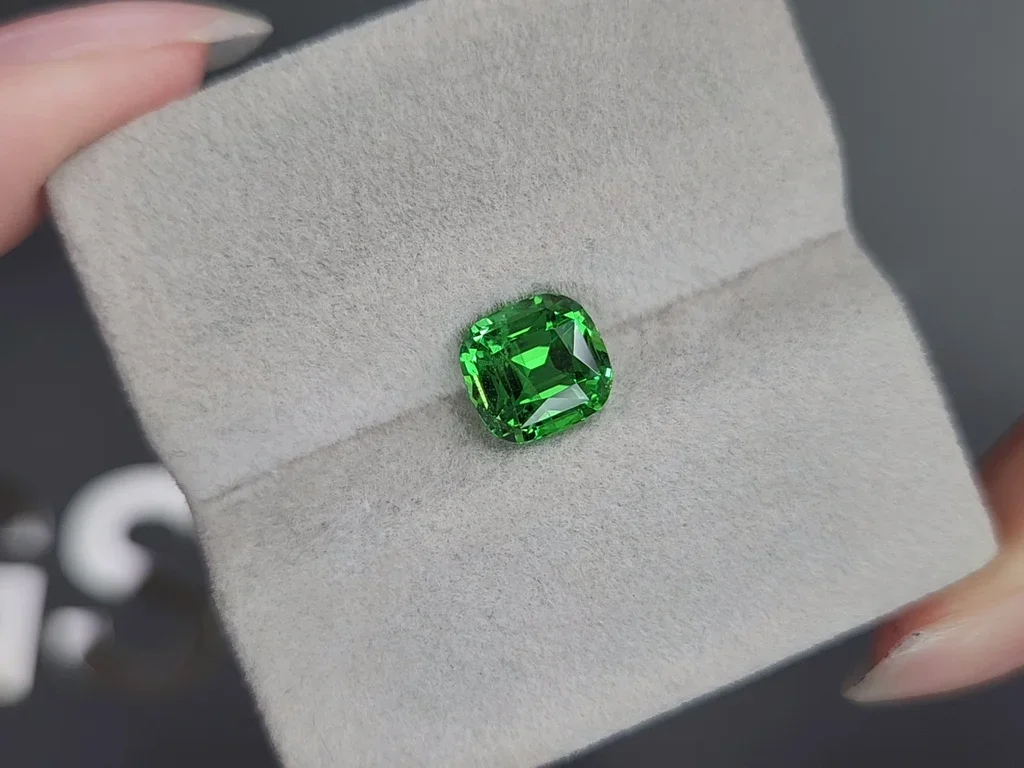 Intense Green tsavorite garnet in cushion cut 2.67 carats, Tanzania Image №4