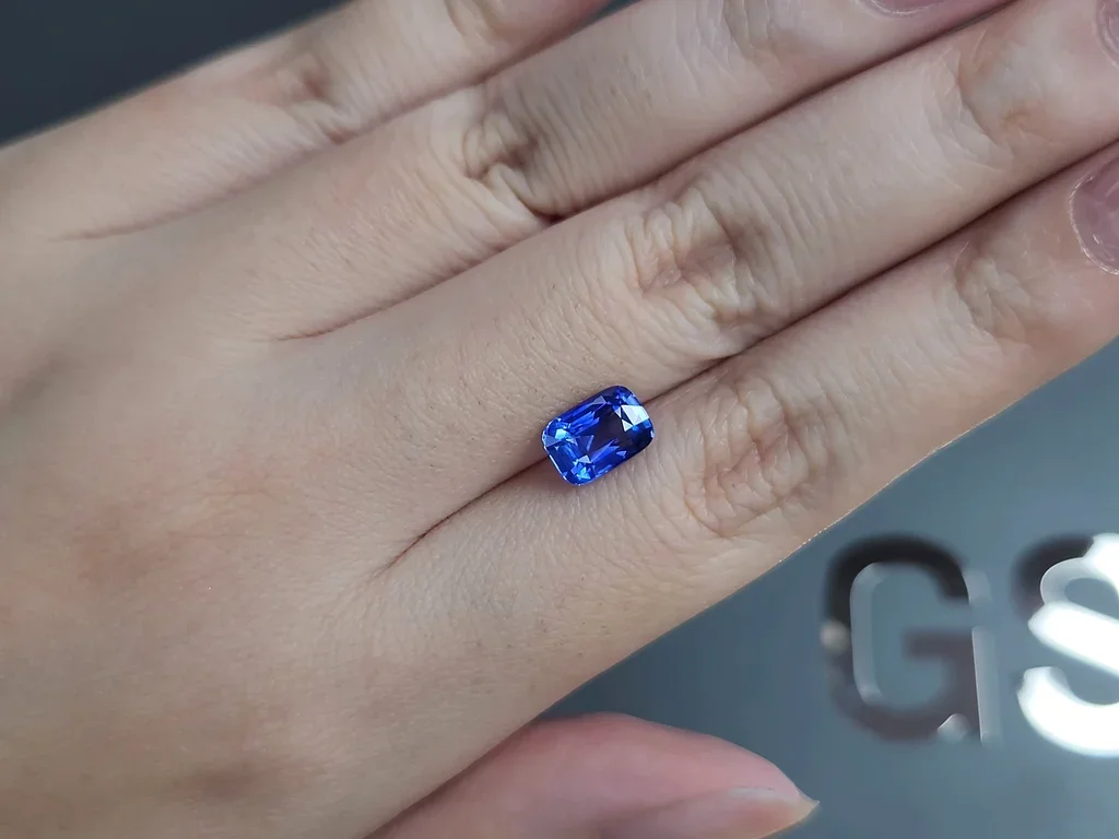 Unheated Cornflower Blue sapphire in cushion cut 2.18 carats, Sri Lanka Image №2