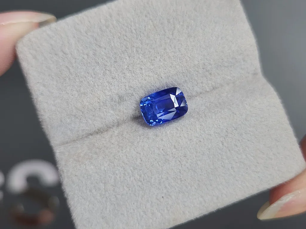Unheated Cornflower Blue sapphire in cushion cut 2.18 carats, Sri Lanka Image №4