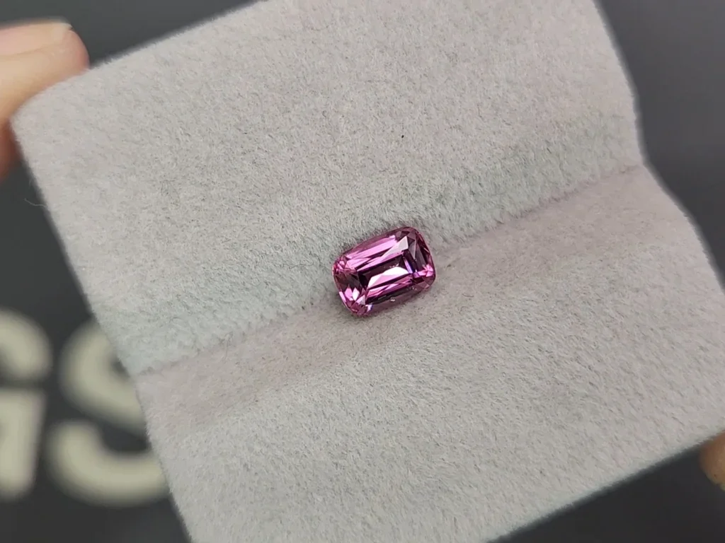 Rhodolite garnet cushion cut 1.20 carats, Tanzania Image №4