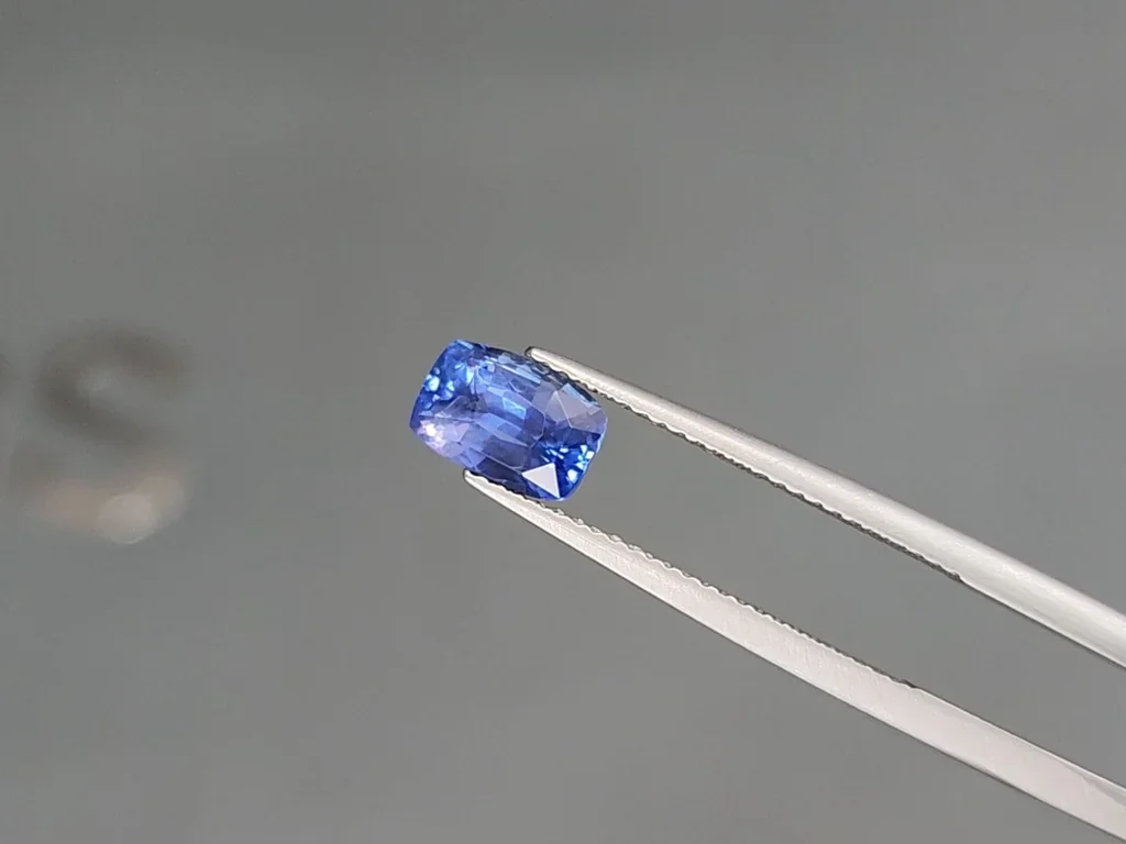 Unheated sapphire Cornflower Blue cushion cut 2.02 carats, Sri Lanka Image №3